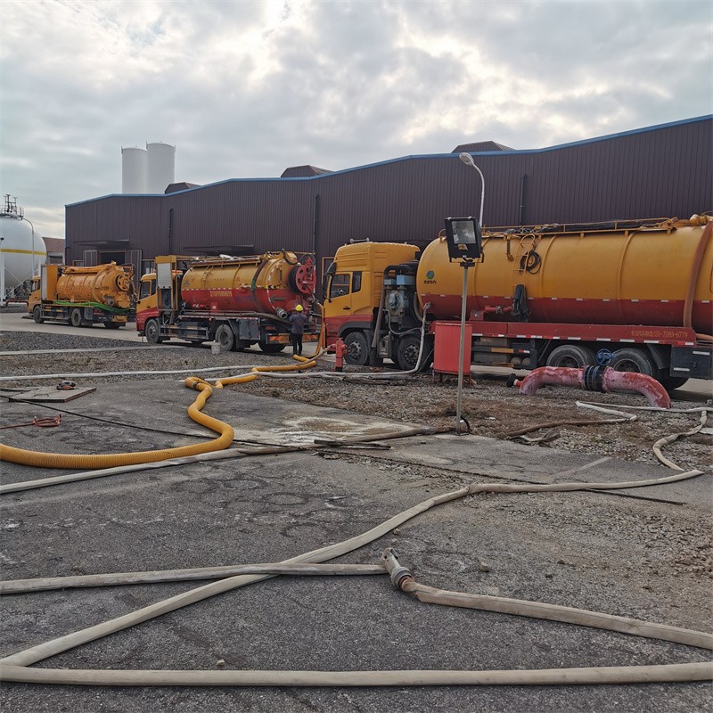 芦淞污水池清理